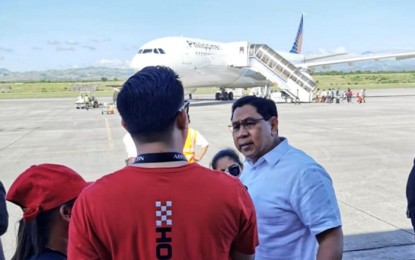 <p><strong>NCOV MEASURES.</strong> General Santos City Mayor Ronnel Rivera (right) assures that the city government, in coordination with the Department of Health (DOH) and the Bureau of Quarantine, has been closely monitoring passengers arriving at the city international airport in line with the heightened alert against the novel coronavirus acute respiratory disease (2019-nCoV). The DOH says a patient is currently under investigation while nine others are being monitored in the city for 2019-nCoV. <em>(File photo courtesy of the city government)</em></p>