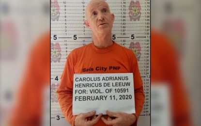 <p><strong>ARRESTED</strong>. Carolus Andrianus Henricus de Leeuw, 54, a resident of Bais City, poses for a mugshot after being nabbed by the police in said city. The suspect, a Dutch national, yielded several firearms and ammunition during his arrest. <em>(Photo courtesy of NOPPO)</em></p>