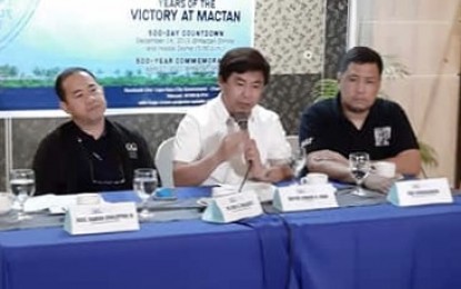 <p><strong>FIGHT VS. FAKE NEWS.</strong> Lapu-Lapu City Mayor Junard Chan (center) vows to implement the order of President Rodrigo Duterte to run against rumor-mongers who are sowing misinformation about the novel coronavirus (2019-nCoV). Chan was among the local chief executives who attended a meeting with President Rodrigo Duterte at the SMX Convention Center in Pasay City on Monday (Feb. 10, 2020) to discuss measures to prevent the entry and spread of the new coronavirus strain. <em>(PNA file photo)</em></p>