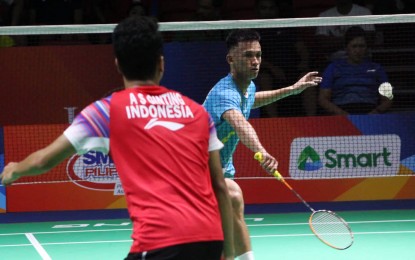 <p><strong>PH OUT. </strong>The Philippines’ Ros Pedrosa (in blue) goes for a backhand shot against Indonesia’s Anthony Ginting. The Philippines was eliminated from the Badminton Asia Team Championships as Indonesia swept the host country in the quarterfinals, 3-0, at the Rizal Memorial Coliseum on Friday (Feb. 14, 2020). (<em>Contributed photo</em>) </p>