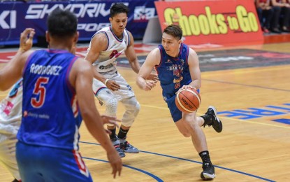 <p><strong>FIRST BLOOD.</strong> John Wilson saves the day for San Juan with his eventual game-winning triple as the Knights drew first blood against Pasay Voyagers, 75-74, at the FilOil Flying V Centre in San Juan City on Saturday (Feb. 15, 2020). Game Two will be held at the Angeles University Foundation Gym in Angeles City on Feb. 20. <em>(Photo courtesy of MPBL)</em></p>