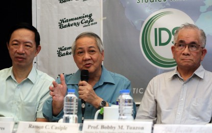 <p><strong>VFA TERMINATION</strong>. Ramon Casiple (middle), Executive Director of Institute for Political and Electoral Reform (IPER), says he agrees with the stand of Defense Secretary Delfin Lorenzana and Armed Forces of the Philippines Chief of Staff, Gen. Felimon Santos Jr. on the termination of the Visiting Forces Agreement (VFA), during the Pandesal Forum at Kamuning Bakery Cafe in Quezon City on Monday (February 17, 2020). Also in photo are forum moderator Wilson Lee Flores (left), and UP Professor Bobby Tuazon (right), Director for Policy Studies and in-house policy analyst of the Center for People Empowerment in Governance. (<em>PNA photo by Joey O. Razon</em>) </p>