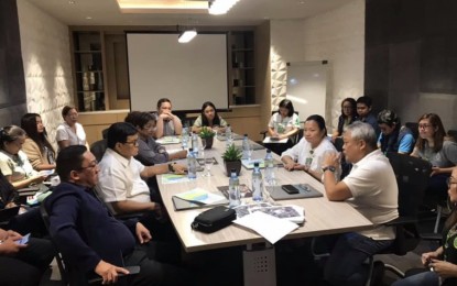<p><strong>POLIOVIRUS IN CEBU RIVER</strong>. Department of Health (DOH)-Central Visayas Regional Director Jaime Bernadas (right, in white shirt) discusses with Mandaue City Mayor Jonas Cortes (left) and Cebu City Mayor Edgardo Labella (second from left) the discovery of poliovirus in Butuanon River, in an emergency meeting in Cebu City on Monday (Feb. 17, 2020). Health Secretary Francisco Duque III said samples from Butuanon River traversing Cebu City and Mandaue City tested positive of poliovirus. <em>(Photo courtesy of Mandaue City Information Office)</em></p>