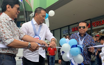<p><strong>NEW TRANSPORT SERVICES</strong>. Fifteen Partas buses were blessed on Tuesday, Feb. 18, 2020, to ply the Cagayan Valley-Metro Manila and Tuguegarao-Sta. Teresita routes. Photo shows Tuguegarao City Mayor Jefferson Soriano, LTFRB regional director Edward Cabase and Partas owner Luis "Chavit" Singson (left to right) during the inauguration of the transport services and blessing of the buses. <em>(Photo by Villamor Visaya Jr.)</em></p>