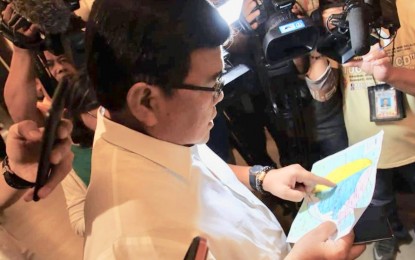 <p><strong>POLIOVIRUS</strong>. Cebu City Mayor Edgardo Labella points to a map where the Butuanon River traverses the borders of his city and Mandaue City, after a coordination meeting with Mayor Jonas Cortes and Department of Health-Central Visayas (DOH-7) regional director Jaime Bernadas on Monday (Feb. 17, 2020). Bernadas said the DOH will start to activate active polio case finding in the region, following the discovery of the poliovirus in the Butuanon River. <em>(Photo courtesy of Cebu City Information Office)</em></p>