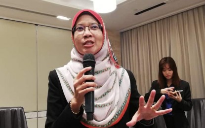 <p><strong>HALAL MARKET.</strong> Siti Azlina, Malaysia External Trade Development Corporation commissioner, introduces the Halal market to businessmen and local government officials in Iloilo City on Monday (Feb. 17, 2020). The Iloilo Business Club is supporting "Halal tourism" to position the city as a top destination for meetings, incentives, conferences, and exhibitions (MICE). <em>(PNA Photo by Gail Momblan)</em></p>