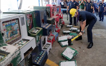 <p><strong>CRACKDOWN. </strong>PNP deputy chief for operations, Lt. Gen. Guillermo Eleazar, leads the destruction of 56 video karera machines in Camp Crame, Quezon City on Tuesday (Feb. 18, 2020). Eleazar said they will conduct a comprehensive study of the scope of illegal gambling operations in the country.<em> (PNA photo by Joey Razon)</em></p>