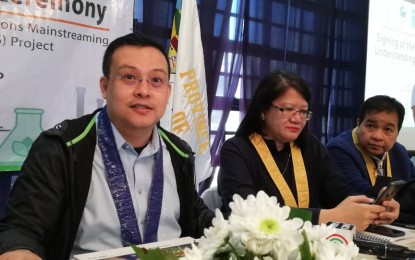 <p><strong>ALTERNATIVE ENERGY.</strong> Department of Energy (DOE) Undersecretary Felix William Fuentebella (left) says on Tuesday (Feb. 18, 2020) that three Iloilo towns will scout renewable energy resources for the DOE’s Development of Renewable Energy Applications Mainstreaming and Market Sustainability project. The towns of Ajuy, Concepcion and Carles are DOE's partner local governments after it entered into a Memorandum of Understanding with Iloilo province for the project implementation. <em>(PNA photo by Gail Momblan)</em></p>
