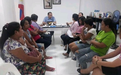 <p><strong>KASAMBAHAY.</strong> A staff of the Department of Labor and Employment (DOLE) meets with the officers of the Kasambahay Association of Tacloban City to plan for the village assembly for domestic workers. The DOLE in Eastern Visayas on Wednesday (Feb. 19, 2020) urged employers to register domestic workers (kasambahay) under their employment at the Kasambahay desk. <em>(Photo courtesy of DOLE)</em></p>