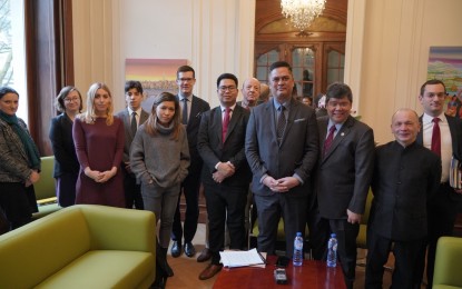 <p><strong>BRUSSELS ENGAGEMENT</strong>. Communications Secretary Martin Andanar (4<sup>th</sup> from right), along with Philippine Ambassador to Belgium, Luxembourg and the European Union, His Excellency Eduardo Jose de Vega (3<sup>rd</sup> from right), and Assistant Secretary JV Arcena (7<sup>th</sup> from left), meet with the European parliamentarians, diplomats, and the Brussels-based international media. (<em>PCOO photo</em>)</p>