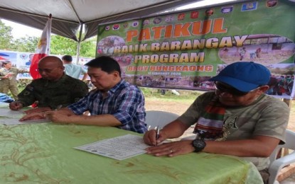 <p><strong>AGAINST TERRORISM.</strong> Sulu Governor Abdusakur Tan (center) joins the military and local officials in signing the pledge of support for the government's campaign against the Abu Sayyaf Group in a forum in Barangay Bungkaong, Patikul, Sulu on Tuesday (Feb. 20, 2020). Tan and local officials condemned the bandit group, blaming it for the troubles that often lead to the displacement of residents. <em>(Photo courtesy of the Westmincom Public Information Office)</em></p>