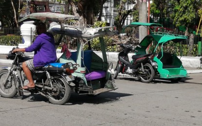 <p><strong>TRICYCLES NOT ALLOWED.</strong> The Department of Transportation (DOTr) on Thursday (March 19, 2020) says tricycles do not comply with social distancing and should not be allowed during the enhanced community quarantine in Luzon. Social distancing is being implemented to avoid the spread of coronavirus disease 2019 (Covid-19). (<em>PNA file photo</em>) </p>
