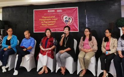 <p><strong>SPREAD THE LOVE.</strong> Adoptive parents and Department of Social Welfare and Development Office (DSWD)-Field Office 6 officials encourage legal adoption on Saturday (Feb. 22, 2020). The campaign is in line with the national Adoption Consciousness month.<em> (PNA photo by Gail Momblan)</em></p>