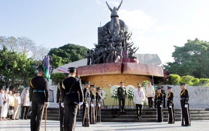 <p><strong>PEOPLE POWER.</strong> Joey Concepcion (5th from right), Presidential Adviser for Entrepreneurship and Vice-Chairman of the Edsa People Power Commission, leads the wreath-laying rites for the observance of the 34th anniversary of the Edsa People Power Revolution at the People Power Monument on Tuesday (Feb. 25, 2020). The occasion commemorates the peaceful revolution which restored democracy in the country in 1986 and ended the 21-year rule of former president Ferdinand Marcos.<em> (PNA photo by Gil Calinga)</em></p>