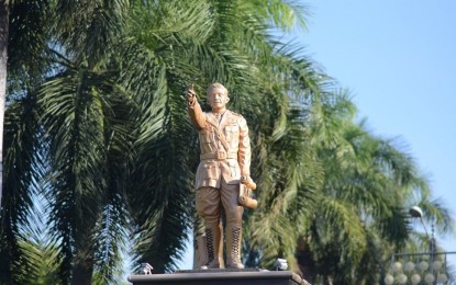 <p><strong>TRIBUTE.</strong> Local officials and residents gave a special tribute on Thursday, Feb. 27, to the late Gen. Paulino Santos as they celebrated the city’s 81st foundation anniversary without the usual festivities due to the coronavirus disease 2019 (Covid-19) scare. The “simple but meaningful” celebration was highlighted by a wreath-laying ceremony at the monument and tomb (in photo) of Gen. Santos. <em>(Photo grab from the 2020 Kalilangan Festival Facebook page)</em></p>