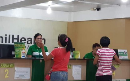 <p><strong>PHILHEALTH REGISTRATION.</strong> The Philippine Health Insurance Corp. is encouraging youths who are 21 years old and above to register with the state health insurance as they no longer qualify as dependents of their parents. If they are still financially incapable, they could register as inactive members for free and still avail of the health benefit. <em>(PNA photo by Annabel Consuelo J. Petinglay)</em></p>