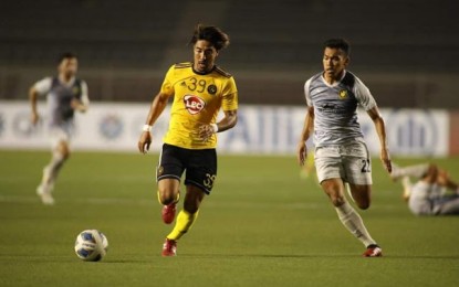 <p><strong>DRAW.</strong> Kaya FC Iloilo's Takumi Uesato tries to get past the defense of Tampines Rovers' Muhammad Syahrul Sazali in their AFC Cup match at the Rizal Memorial Stadium in Manila on Wednesday night (Feb. 26, 2020). Kaya Iloilo braved the challenge of the Tampines Rovers, and both sides settled for a goalless draw. <em>(Photo courtesy of Kaya FC-Iloilo)</em></p>