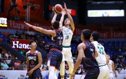 <p><strong>IMPRESSIVE DEBUT</strong>. Justine Baltazar lifts newcomer EcoOil-La Salle to an impressive 102-90 win against Wangs-Letran at the start of the PBA D-League Aspirants Cup at the FilOil Flying V Centre in San Juan City on Monday (March 2, 2020). Baltazar scored 16 points and grabbed 12 rebounds. <em>(Photo courtesy of PBA Media Group)</em></p>