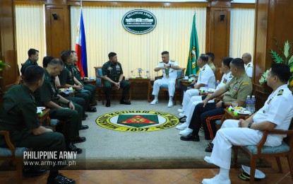 <p><strong>BOOSTING INTEROPERABILITY.</strong> Senior officers of the Philippine Army and Philippine Navy meet at the Philippine Army headquarters in Fort Bonifacio, Taguig City on Tuesday (March 3, 2020). Among the matters discussed is the conduct of joint exercises will equip both forces in addressing threats. <em>(Photo courtesy of Army Chief Public Affairs Office)</em></p>