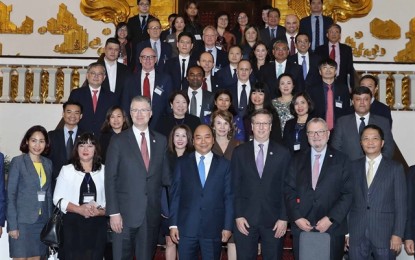 <p>Prime Minister Nguyễn Xuân Phúc receives a delegation of the US-ASEAN Business Council (US-ABC) led by its President and CEO Alex Feldman. <em>(VNA/VNS Photo Thống Nhất)</em></p>