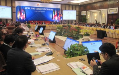 <p>Representatives of Asean member-countries at the Asean Joint Consultative Meeting (JCM) in Đà Nẵng. The meeting is a preparation for the ASEAN Summit to be held in the city on April 8-9. <em>(VNS Photo Công Thành)</em></p>