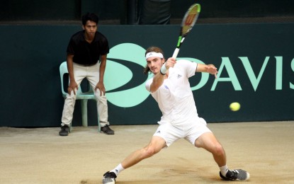<p><strong>DOMINANCE</strong>. Greece’s Stefanos Tsitsipas returns a forehand as he dominates Filipino Jason Patrobon, 6-2, 6-1, in the Davis Cup World Group 2 Playoffs at the Philippine Columbian Association at Plaza Dilao courts in Manila, on Saturday (March 7, 2020). Greece completed a 4-1 victory that sent the Philippines back in Group 3 for the first time since 2006. <em>(PNA photo by Jess M. Escaros Jr.)</em></p>