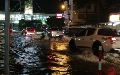<p><strong>FLOODED.</strong> A flooded road in front of a major shopping mall at the Reclamation Area of Bacolod City on the night of March 6, 2020. The Metro Bacolod Chamber of Commerce and Industry on Wednesday (March 11, 2020) pushed for a review and updating of the city’s hazard map in the wake of the recent torrential rains that brought floods to many areas of the city.<em> (PNA Bacolod file photo)</em></p>