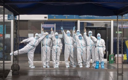 <p><strong>UNDER CONTROL</strong>. The last batch of medical workers poses for a photo after walking out of the temporary hospital of Jianghan, in Wuhan, capital of central China's Hubei Province, on March 9, 2020. The World Health Organization said among the countries with the most cases, China is bringing its epidemic under control. <em>(Xinhua/Fei Maohua)</em></p>