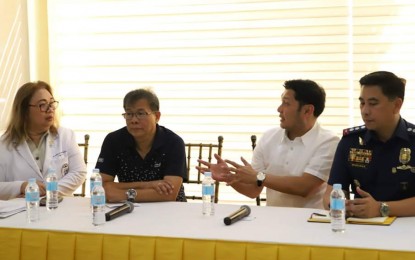 <p><strong>EMERGENCY MEETING</strong>. Pangasinan Governor Amado Espino III (second from right), Department of Health Ilocos regional director Dr. Valeriano Jesus Lopez (second from left), Provincial Health Office chief, Dr. Anna Ma. Teresa De Guzman (left), and Pangasinan Police Provincial Office director, Col. Redrico Maranan (right) during the emergency meeting on Monday (March 9, 2020) that tackled the measures against coronavirus disease 2019 (Covid-19). The agencies are conducting contact-tracing on Covid-19 case and adopt precautionary measures against the disease. <em>(Photo courtesy of provincial government of Pangasinan)</em></p>