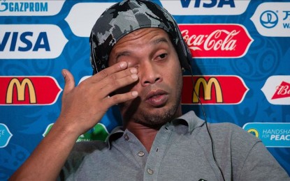 Paraguay holds Ronaldinho over fake passport accusation