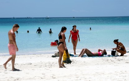 <p>Tourists enjoy the sun, sand and sea in Boracay Island. <em>(PNA photo by Joey Razon)</em></p>