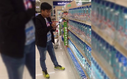 <p><strong>PRICE FREEZE.</strong> Department of Trade and Industry-Antique provincial officer Rhoda Valkyrie Aban monitors the price of basic necessities at a supermarket in San Jose de Buenavista on Wednesday (March 11, 2020). The DTI will soon implement a price freeze due to coronavirus disease 2019. <em>(Photo courtesy of DTI Antique)</em></p>