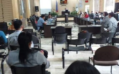 <p><strong>NON-ESSENTIAL</strong>. The Baguio City Council held a special session on Tuesday (March 17) to help address the coronavirus disease (Covid-19) threat. The tables of each councilor and the chairs for the gallery are separated to prevent the spread of the deadly virus. <em>(PNA photo by Pigeon Lobien)</em></p>