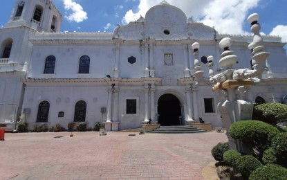 <p><strong>BELLS TOLL</strong>. The Cebu Metropolitan Cathedral rings its bells on Wednesday noon (March 18, 2020) as an expression of global solidarity amid the 2019 coronavirus disease (Covid-19) threat. Archbishop Jose Palma has suspended Eucharistic celebrations in all parish churches in the Archdiocese of Cebu. <em>(PNA photo by John Rey Saavedra)</em></p>