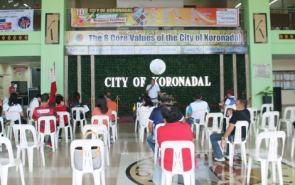 <p><strong>SOCIAL DISTANCING.</strong> Officials of Koronadal City’s 27 barangays practice social distancing during a meeting at the city hall lobby on Wednesday as a measure against the 2019 coronavirus disease. The local government will place the city under general community quarantine starting March 23 as confirmed cases of Covid-19 in the country rise. <em>(Photo courtesy of the city government)</em></p>