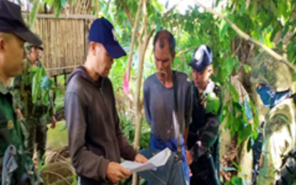 <p><strong>ALLEGED REBEL LEADER.</strong> A police officer reads the 'Miranda doctrine' to Leon Tabafa Tacdoro, an alleged ranking official of the communist New People’s Army, who was arrested during a law enforcement operation in Lebak, Sultan Kudarat on Wednesday (March 18, 2020). The suspect is facing criminal charges ranging from kidnapping and murder, among others. <em>(Photo courtesy of Lebak MPS)</em></p>