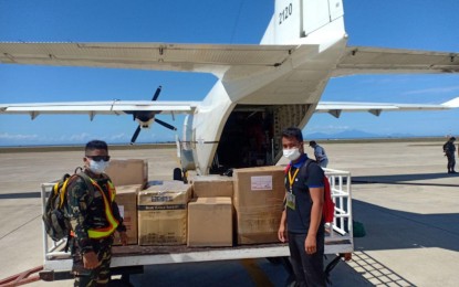<p><strong>AIRLIFTING LAB SPECIMENS, PPEs.</strong> Air Force personnel unload sealed laboratory specimens for coronavirus testing and personal protective equipment from an NC-212i transport aircraft at the Villamor Air Base on Wednesday (March 18, 2020). The aircraft also transported 11 boxes of personal protection equipment to the Laguindingan Airport in Cagayan de Oro City which will be brought to the Department of Health-Lanao. <em>(Photo courtesy of Air Force Public Affairs Office)</em></p>