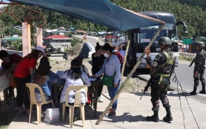 <p><strong>TIGHTER MONITORING.</strong> Local workers check persons coming from Luzon at a checkpoint near the boundary of Northern Samar and Samar provinces on March 14, 2020. The Samar provincial government followed other local government units in Eastern Visayas in declaring quarantine measures to prevent the entry of coronavirus disease 2019 (Covid-19) in the province. <em>(Photo courtesy of Samar Governor Michael Tan)</em></p>
