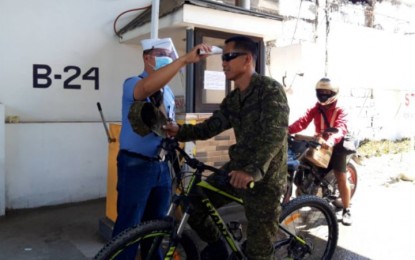 <p><strong>SAFETY MEASURES.</strong> Personnel of the Naval Station Felix Apolinario in Panacan, Davao City check the temperature of people entering the camp. On Thursday (March 19, 2020), Maj. Gen. Jose Faustino Jr., chief of the Eastern Mindanao Command, activated the NSFA Task Force against the coronavirus disease 2019. <em>(Photo courtesy of Eastmincom)</em></p>