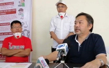 <p><strong>COVID-19 UPDATES.</strong> Zamboanga del Sur Gov. Victor Yu (seated right) answers questions from reporters during a press briefing on the coronavirus disease 2019 on Friday (March 20, 2020). There are 64 patients under investigation and 5,288 persons under monitoring in the province as of 6 a.m. Friday. <em>(PNA photo by Leah D. Agonoy)</em></p>