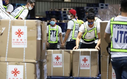 <p><strong>CHINESE DONATION.</strong> Boxes containing personal protective equipment (PPEs), N95 and surgical masks, and Covid-19 test kits donated by China arrived on Saturday (March 20, 2020). The Department of Health said the PPE will be allocated ‘rationally’ nationwide due to limited supply. <em>(PNA photo by Robert Oswald P. Alfiler)</em></p>