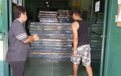<p><strong>CARE FOR FRONTLINERS</strong>. Bedding and mattresses are delivered to the Iloilo City Community College serving as a dormitory for health personnel caring for persons under investigations (PUIs) in various hospitals in the city. Several health workers were disallowed to stay in their boarding houses after it was known that the hospitals they worked for have admitted PUIs. <em>(Photo by Matty Treñas)</em></p>