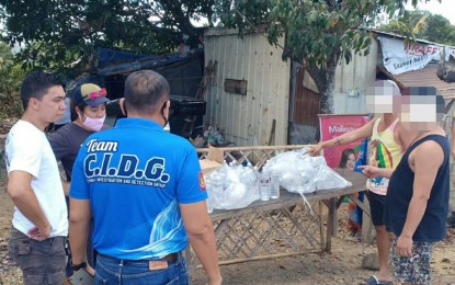 <p><strong>HOARDERS</strong>. Operatives of the Bulacan Criminal Investigation and Detection Group interrogate the arrested hoarders during an entrapment operation in Barangay Caingin, San Rafael, Bulacan on Sunday (March 22, 2020). Authorities arrested the three suspects for hoarding isopropyl alcohol and selling these beyond the regular price. <em>(Photo courtesy of the Bulacan PNP)</em></p>
<p><em> </em></p>