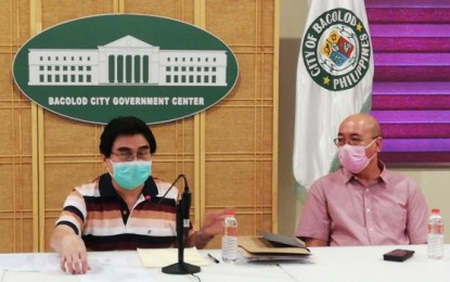 <p><strong>VIRUS UPDATE.</strong> Bacolod City Mayor Evelio Leonardia (left) and Vice Mayor El Cid Familiaran give updates on the city’s efforts to fight Covid-19 during the Inter-Agency Task Force press conference at the Government Center on Monday (March 23, 2020). Leonardia said the city government is setting aside PHP5 million for the purchase of 3,000 diagnostic test kits. <em>(PNA photo by Nanette L. Guadalquiver)</em></p>