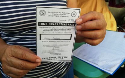 <p><strong>UNIFIED QUARANTINE PASS.</strong> A resident in Iloilo province shows her quarantine pass that will allow a member of her family to go out and access basic needs during the enhanced community quarantine. The Iloilo provincial government will release on Thursday (March 26, 2020) a unified quarantine pass that can be used in inter-municipal travel. <em>(PNA Photo by Gail Momblan)</em></p>