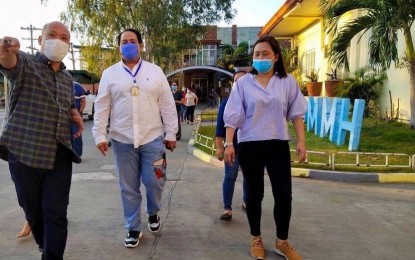 <p><strong>FACILITY FOR PUIs.</strong> Pampanga Governor Dennis Pineda (center) inspects on Monday (March 23, 2020) the Diosdado P. Macapagal Memorial Hospital, the facility he designated for the treatment of patients under investigation (PUIs) for the new coronavirus disease in the province. The move is to prevent the spread of the disease<em>. (Contributed photo)</em></p>