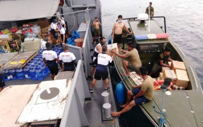 <p><strong>QUARANTINE AID.</strong> Navy and Marine troops transport Tuesday (March 24, 2020) food items, medical supplies and other goods to Sibakel Island, Lantawan, Basilan where 121 people who arrived from Malaysia, are quarantined amid the threat of coronavirus disease 2019. The passengers have been classified as patients under investigation and persons under monitoring. <em>(Photo courtesy of  WesMinCom PIO)</em></p>