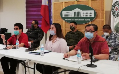 <p><strong>COVID-19 ALERT.</strong> Bacolod City Mayor Evelio Leonardia (front row, left), with City Administrator Em Ang (center) and City Legal Officer Joselito Bayatan (right), gives an update on the latest efforts of the city government in the fight against Covid-19 during the press conference of the inter-agency task force on Friday afternoon (March 27, 2020). Some 40,000 poor households will receive food packs beginning Monday, the start of the 14-day enhanced community quarantine in Bacolod. <em>(PNA photo by Nanette L. Guadalquiver)</em></p>