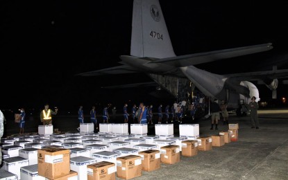<p><strong>HELPING FIGHT VS. COVID-19.</strong> Air Force personnel unload medical supplies airlifted from various locations from an aircraft at the Villamor Airbase on Friday (March 27, 2020). The PAF has so far flown and transported over 75,000 pounds of personal protective equipment (PPE) and medical supplies, test kits, and specimen to different provinces in the country to fight the Covid-19 pandemic. <em>(Photo courtesy of Air Force Public Affairs Office)</em></p>