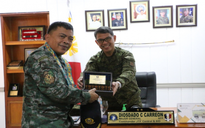 <p><strong>TOP PARTNERS.</strong> Brig. Gen. Manuel Manalo Abu (left), director of the Police Regional Office - Bangsamoro Autonomous Region in Muslim Mindanao, paid a courtesy visit to Maj. Gen. Diosdado Carreon (right), commander of the Army’s 6th Infantry Division, on Tuesday (March 31, 2020) for continuing police-Army efforts to help contain the spread of Covid-19 in Central Mindanao through their composite checkpoints. The two officials pledged to uphold human rights in their duty to maintain peace and order during the prevailing crisis brought by the deadly disease. <em>(Photo courtesy of PRO-BARMM)</em></p>